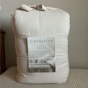 NWT Full/Queen Heavyweight Linen Blend Comforter &
Sham Set Natural - Casaluna